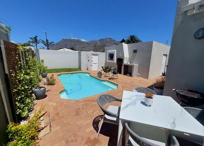 Family Home In Kirstenhof- Solar Heated Pool & Inverter