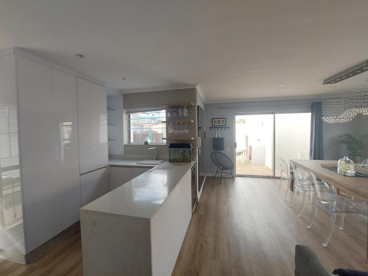 Family In Kirstenhof- Solar Heated Pool & Inverter Holiday home *