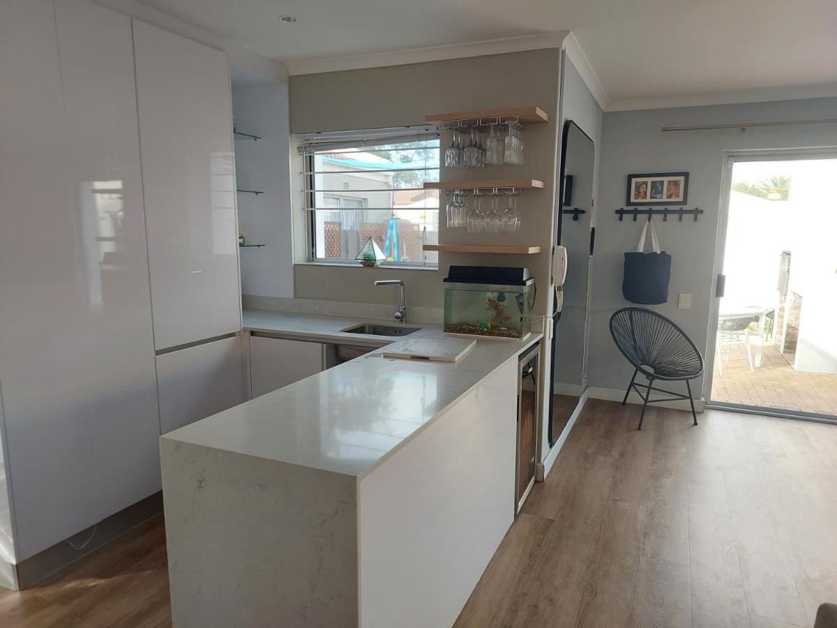 Holiday home Family In Kirstenhof- Solar Heated Pool & Inverter Cape Town