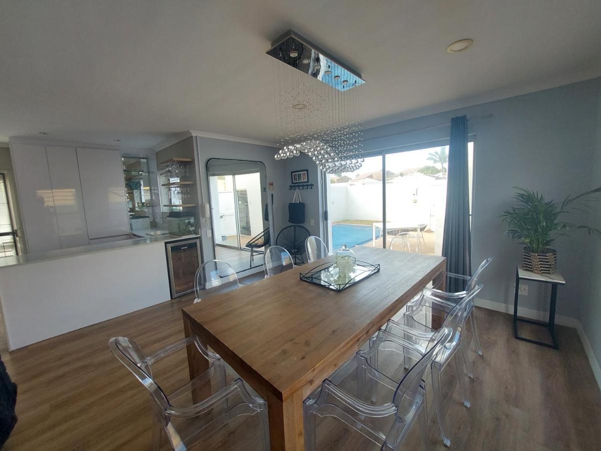 Family In Kirstenhof- Solar Heated Pool & Inverter Cape Town