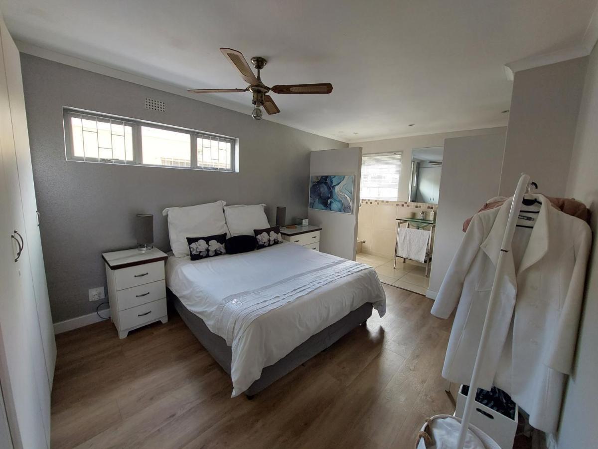 Family In Kirstenhof- Solar Heated Pool & Inverter Holiday home Cape Town