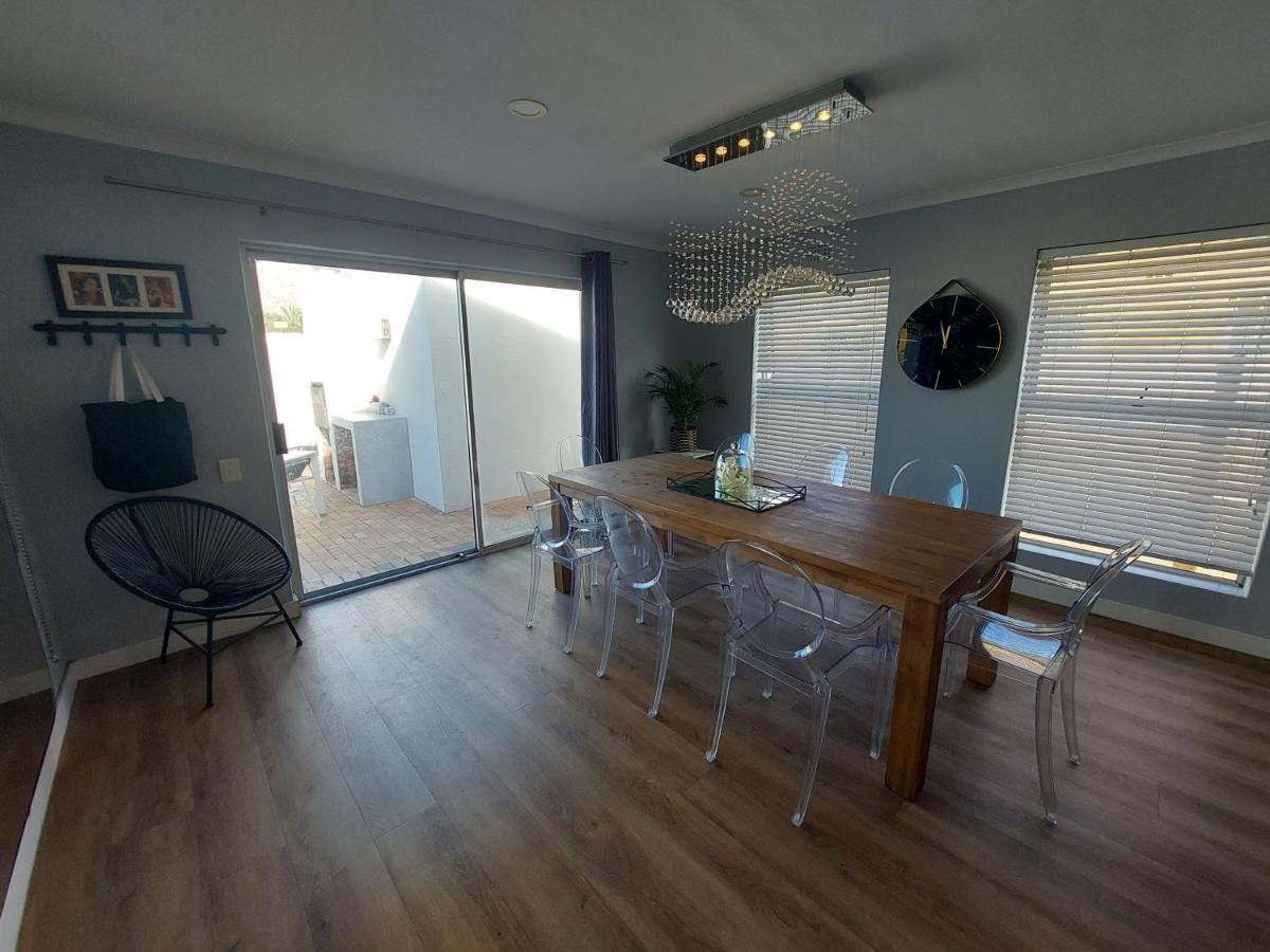 Family In Kirstenhof- Solar Heated Pool & Inverter Holiday home Cape Town