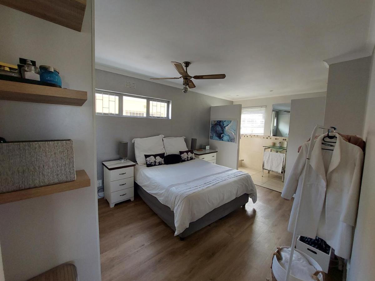 Family In Kirstenhof- Solar Heated Pool & Inverter Cape Town