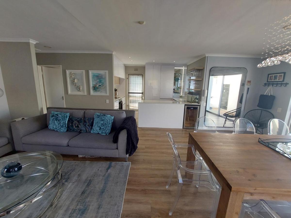 Holiday home Family In Kirstenhof- Solar Heated Pool & Inverter Cape Town