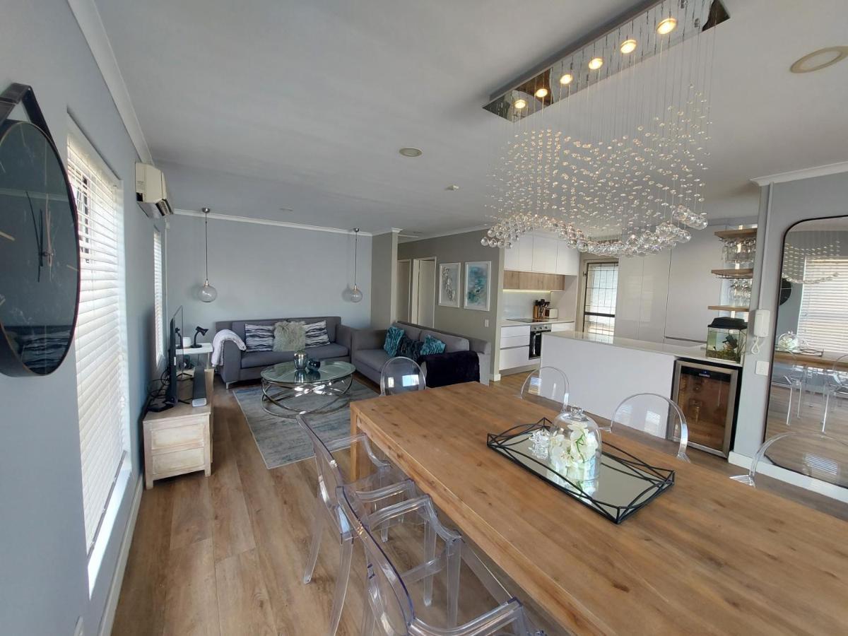 Family In Kirstenhof- Solar Heated Pool & Inverter Holiday home *