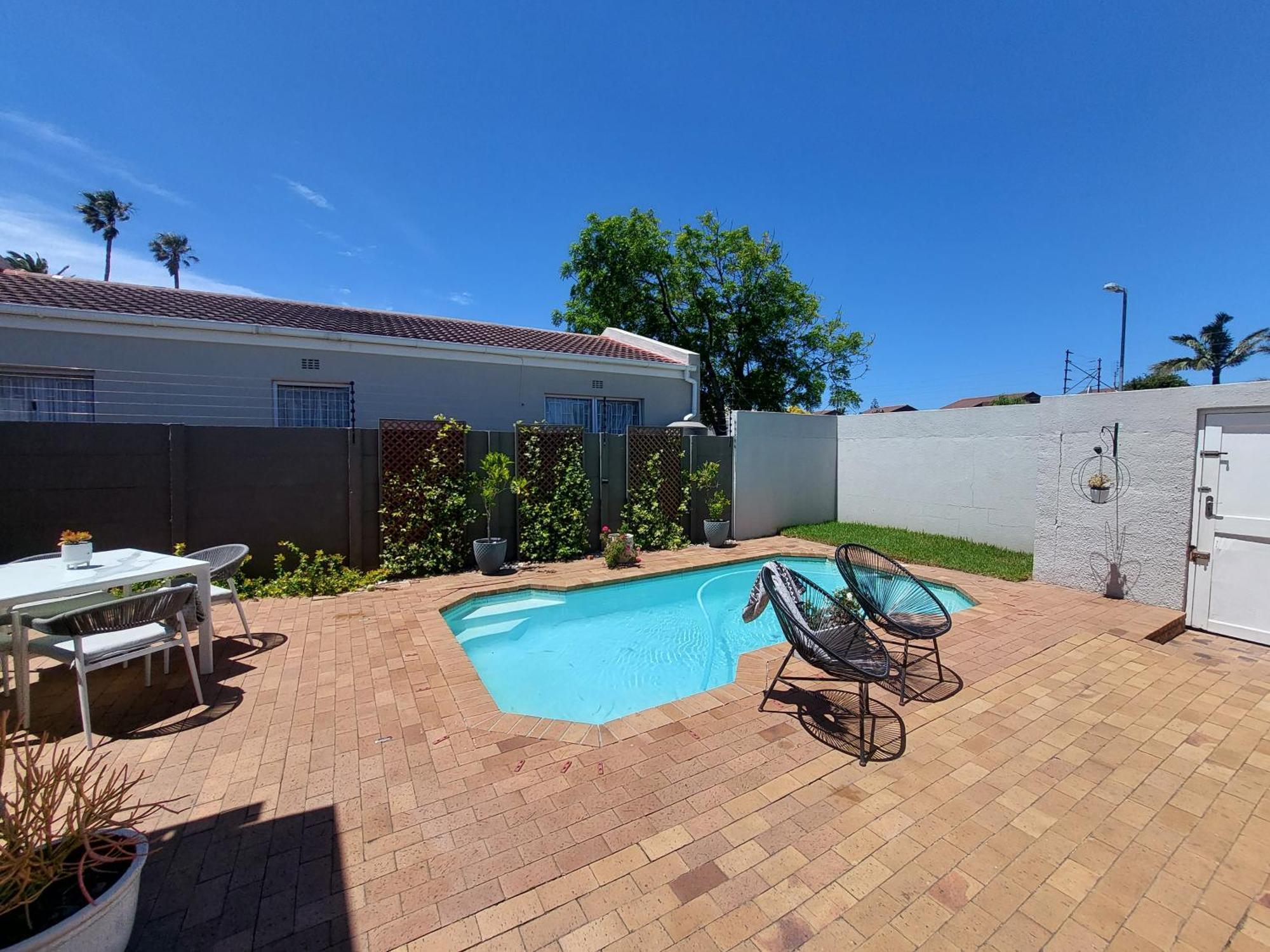 Family In Kirstenhof- Solar Heated Pool & Inverter Holiday home