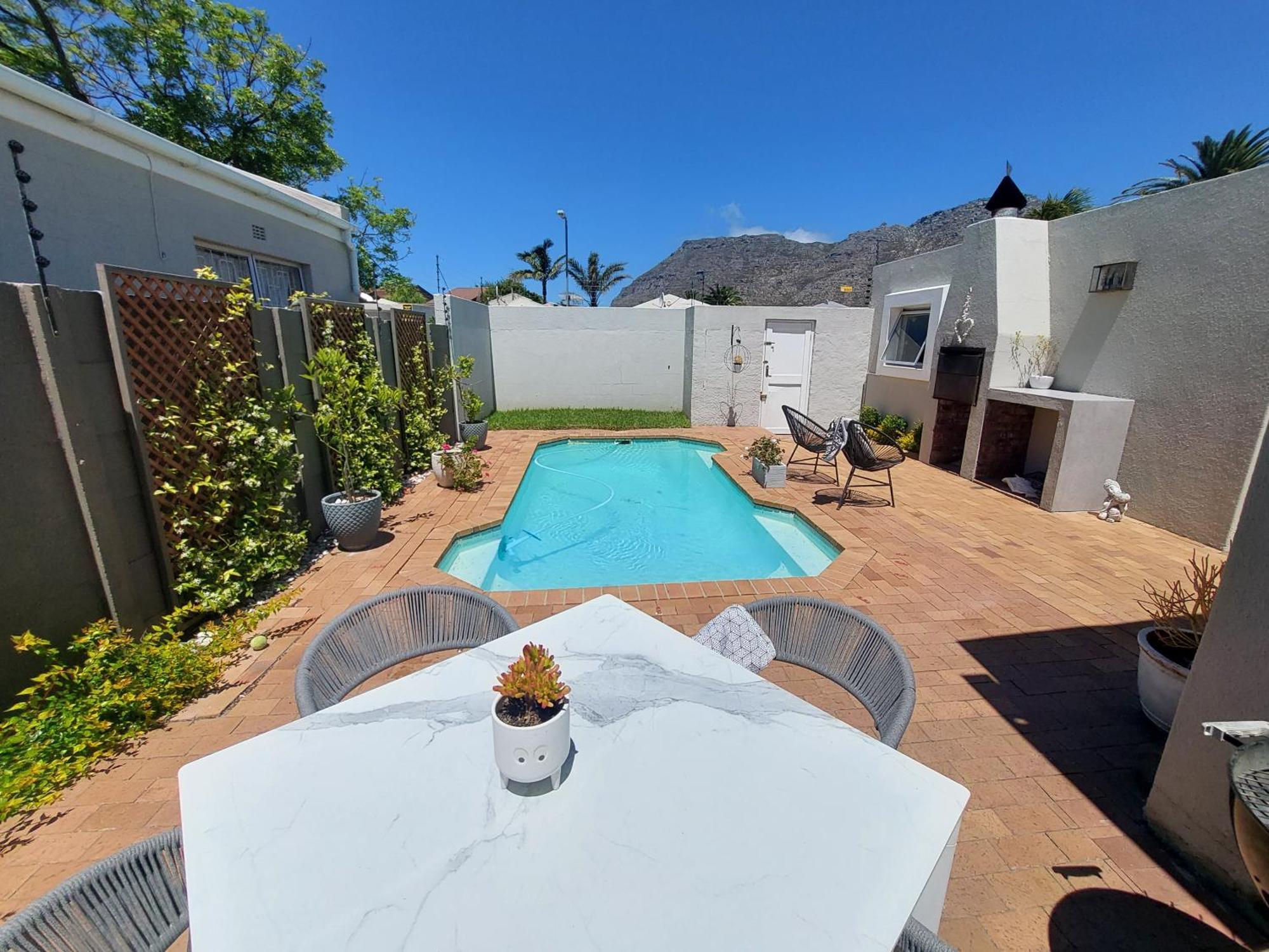 Family In Kirstenhof- Solar Heated Pool & Inverter Holiday home Cape Town