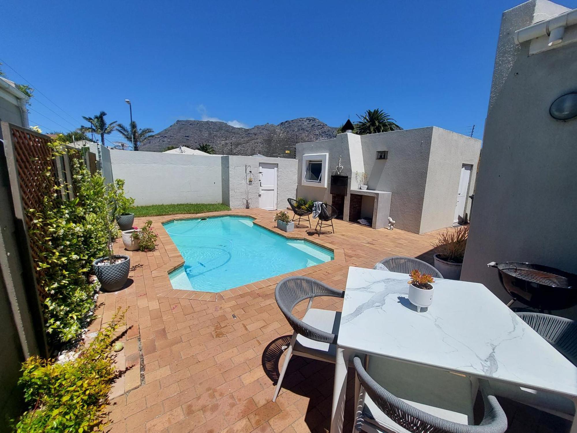 Family In Kirstenhof- Solar Heated Pool & Inverter Holiday home Cape Town